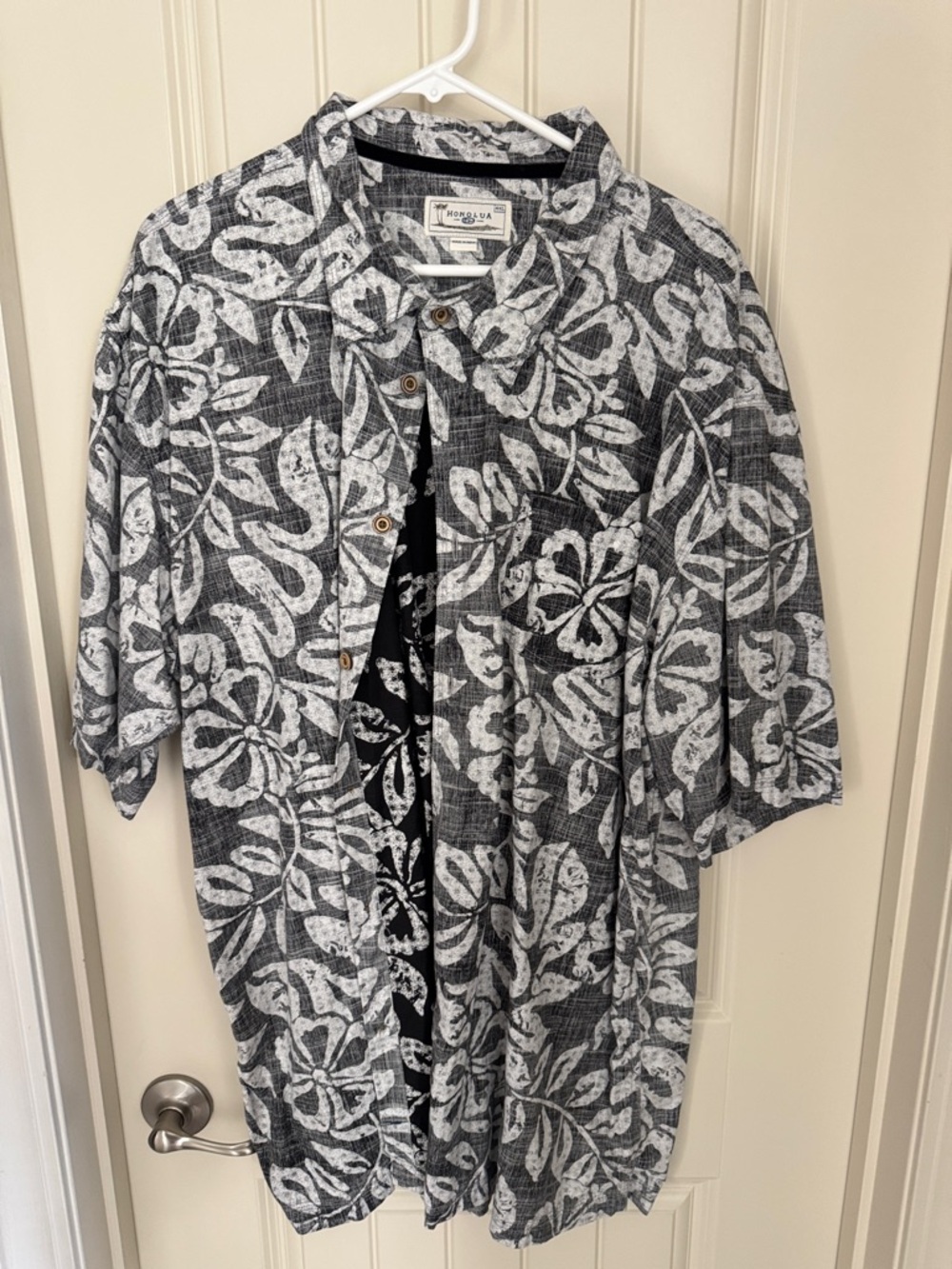 Honolua Black & White Floral Short-Sleeve Camp Shirt **not Tommy Bahama
